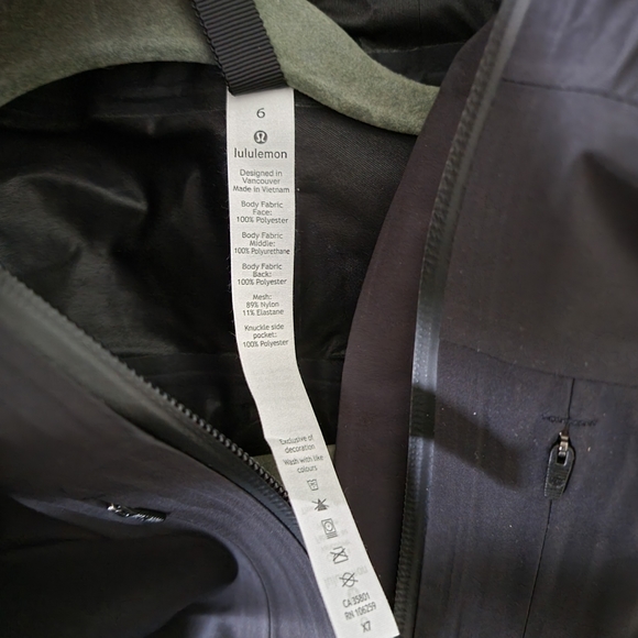 SOLD** Lululemon Break a Trail Jacket - 6 - Picture 12 of 15